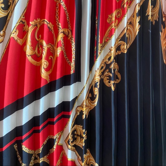 Italian Pleated Skirt with Vibrant Colors - Picture 2 of 5